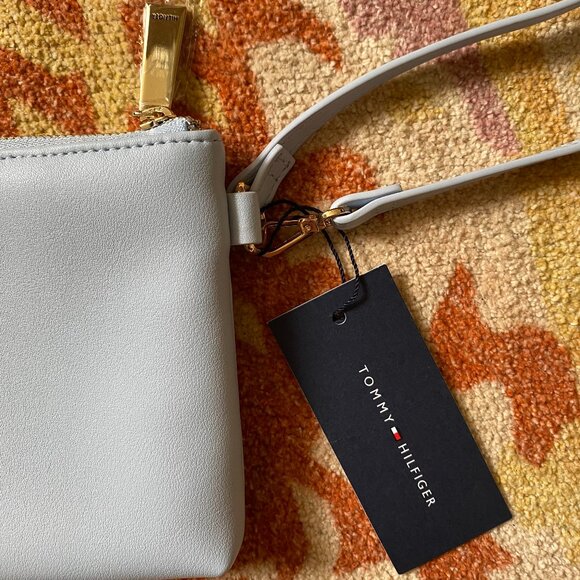 Tommy Hilfiger Light Blue Wristlit NWT - Picture 12 of 12